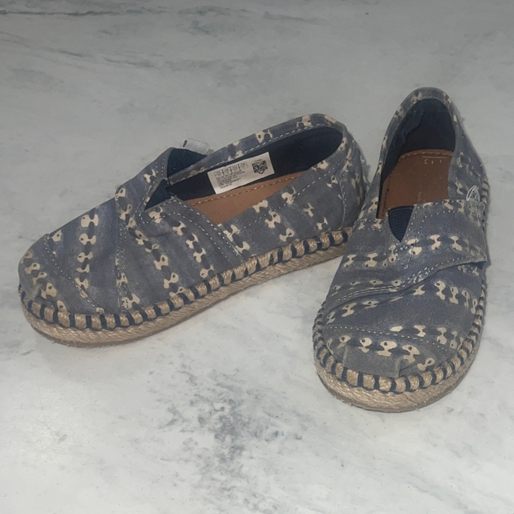 Toms Kids Shoes in Blue and White